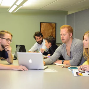 Pros and cons of coworking spaces for freelancers