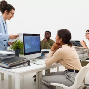 Pros and cons of coworking spaces for freelancers